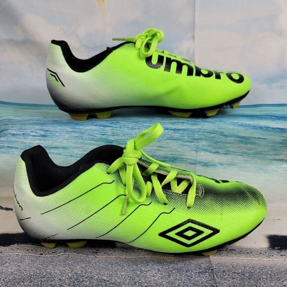Umbro Neon Green/Black Soccer Cleats Boys 4.5 - Picture 2 of 9
